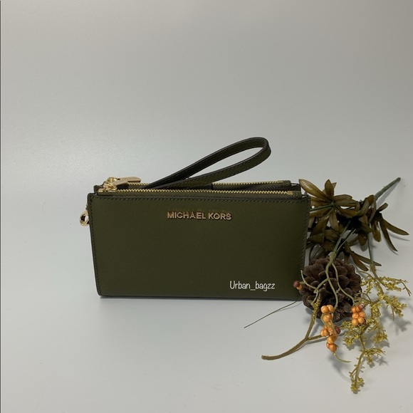 Michael Kors Handbags - Michael Kors JST Large Double Zip Wristlet